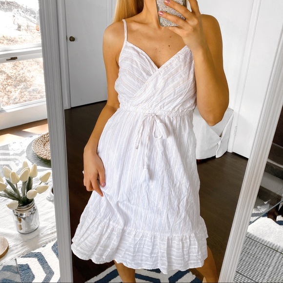 🐚 LOFT WHITE SILVER GOLD THREAD SUMMER RUFFLE MIDI DRESS! - Picture 2 of 13